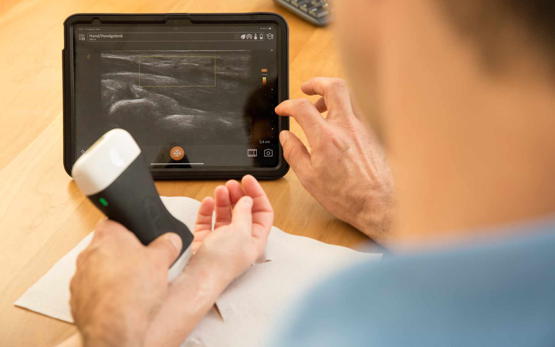 Darstellung von Handscanner und Tablet für Sonographie